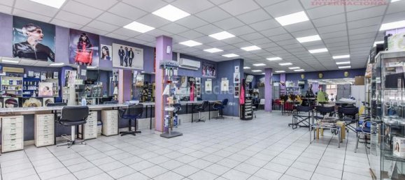 171m² Commercial property in Madrid, Spain No. 165556 3