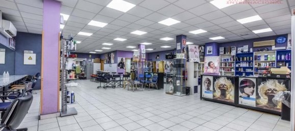 171m² Commercial property in Madrid, Spain No. 165556 2