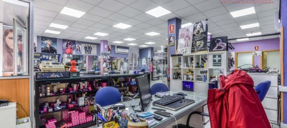 171m² Commercial property in Madrid, Spain No. 165556 10