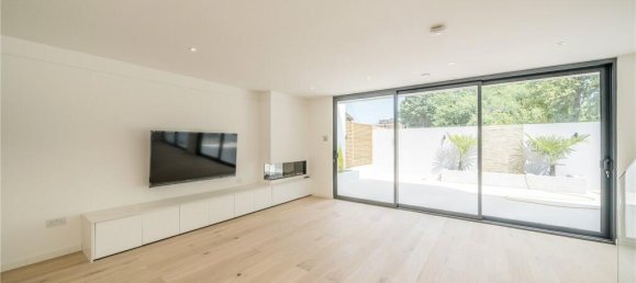 3 bedrooms House in London, United Kingdom No. 12686 7