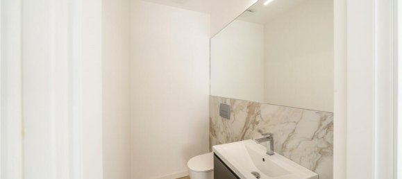 3 bedrooms House in London, United Kingdom No. 12686 12