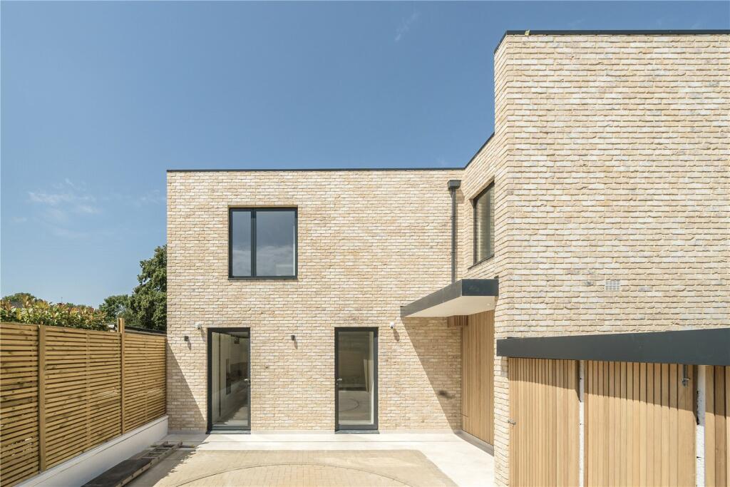 3 bedrooms House in London, United Kingdom No. 12686