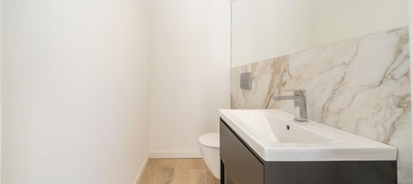 3 bedrooms House in London, United Kingdom No. 12686 11