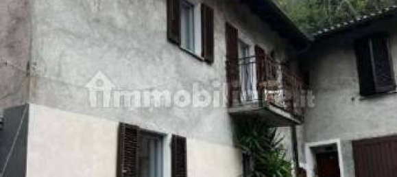 2 Schlafzimmer Wohnung in Bisuschio, Italy, Nr. 294972 2