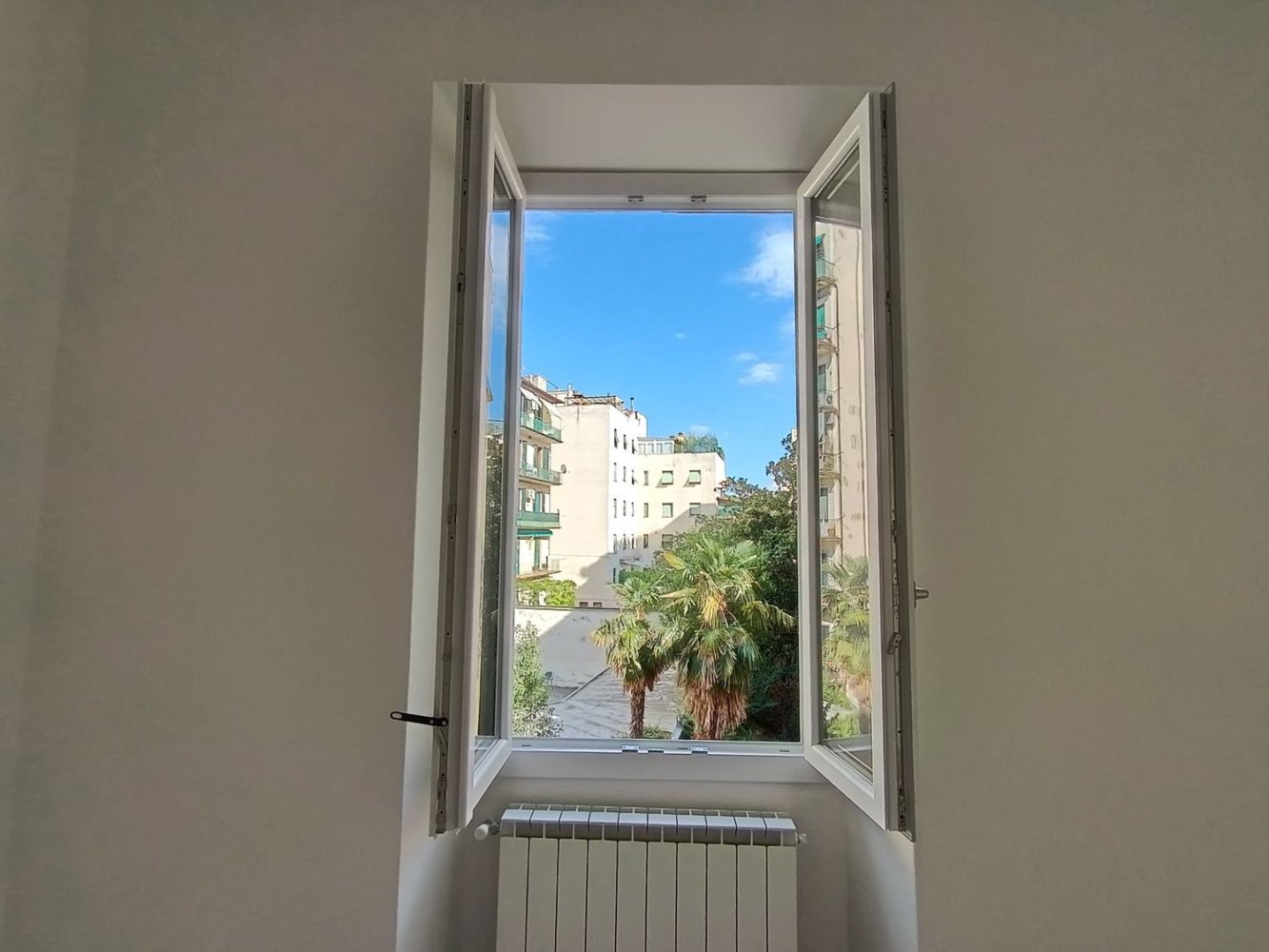 3 rooms Apartment in Florence, Italy No. 265198