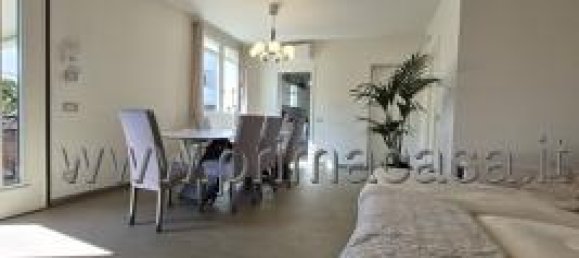 4 rooms House in San Martino in Rio, Italy No. 14640 5
