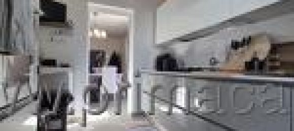 4 rooms House in San Martino in Rio, Italy No. 14640 10