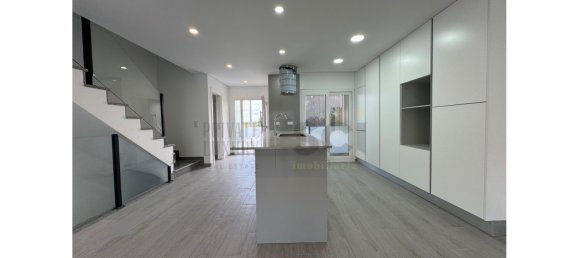 4 bedrooms House in Corroios, Portugal No. 102833 14