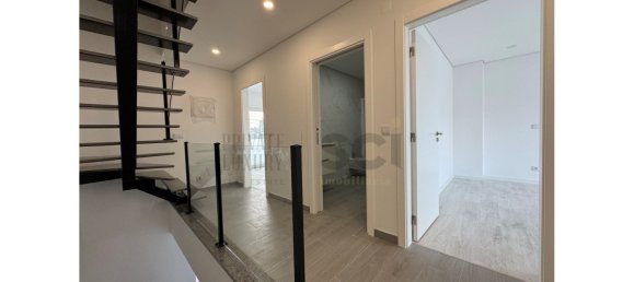 4 bedrooms House in Corroios, Portugal No. 102833 4