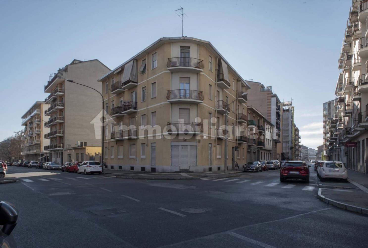 2 bedrooms Apartment in Turin, Italy No. 211126