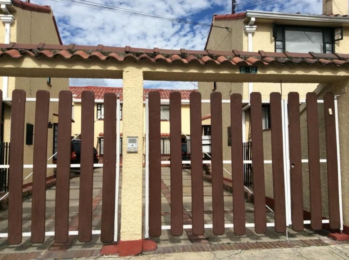 3 bedrooms House in Bogota, Colombia No. 13545