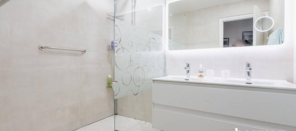 3 bedrooms Apartment in Paris, France No. 163548 16