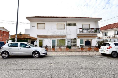 8 bedrooms Building in Cascais, Portugal No. 87425