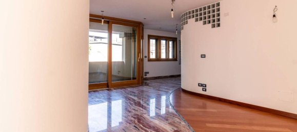 7 rooms Penthouse in Udine, Italy No. 74418 8