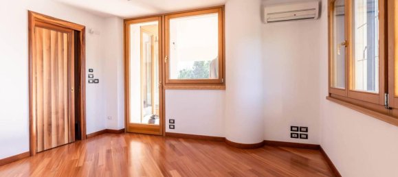 7 rooms Penthouse in Udine, Italy No. 74418 20