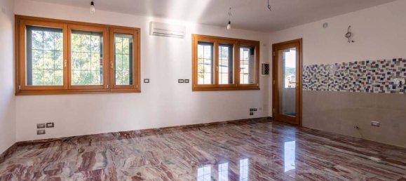 7 rooms Penthouse in Udine, Italy No. 74418 10