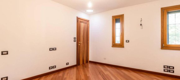 7 rooms Penthouse in Udine, Italy No. 74418 22