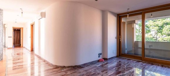 7 rooms Penthouse in Udine, Italy No. 74418 4