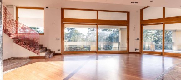 7 rooms Penthouse in Udine, Italy No. 74418 5