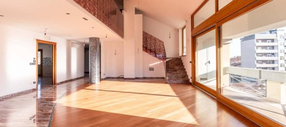 7 rooms Penthouse in Udine, Italy No. 74418 2