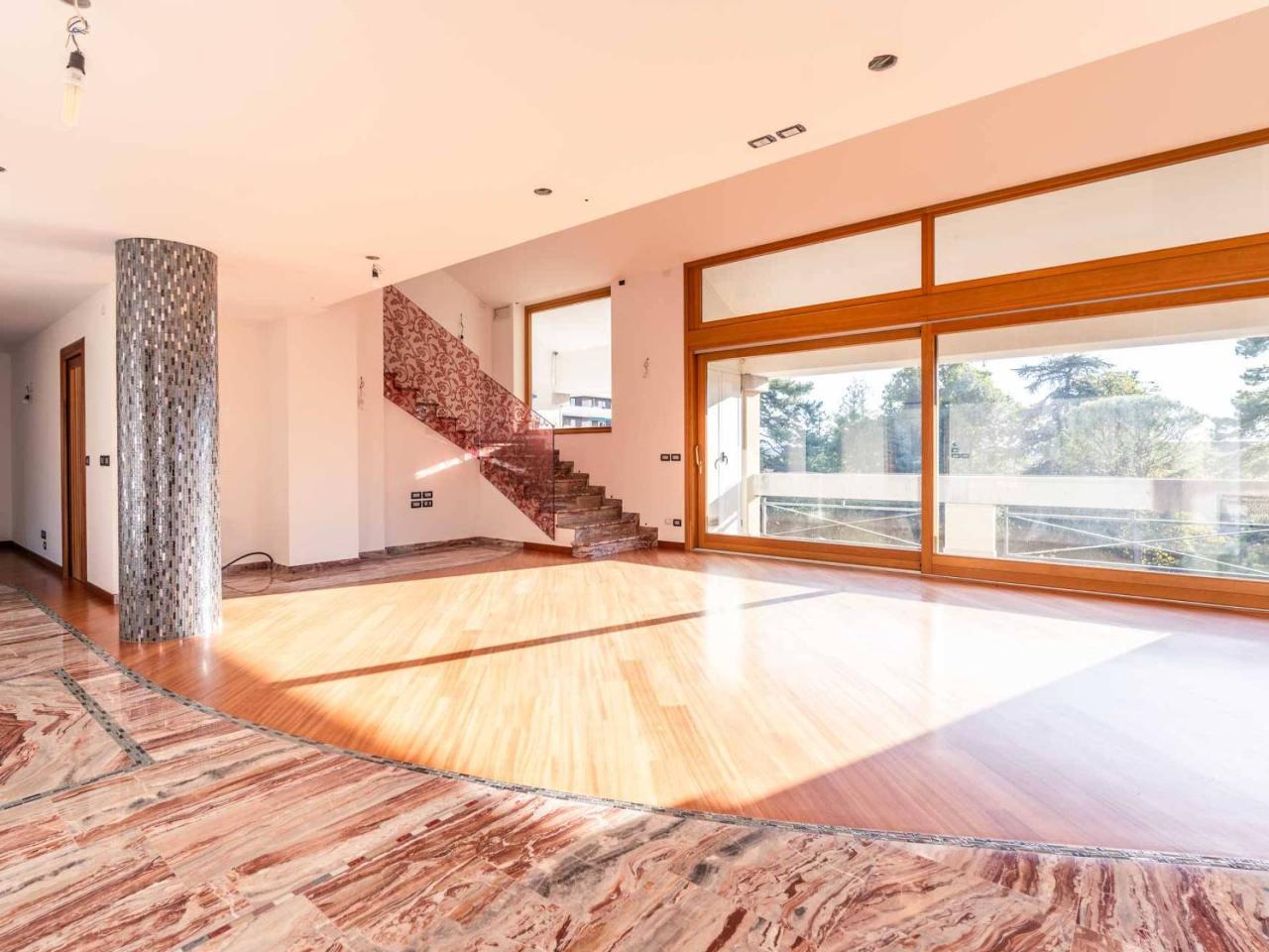 7 rooms Penthouse in Udine, Italy No. 74418