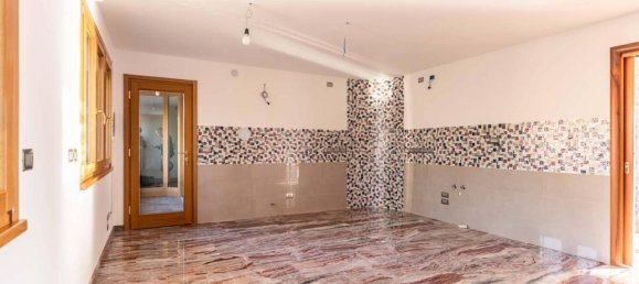 7 rooms Penthouse in Udine, Italy No. 74418 11