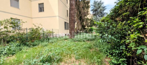 2 bedrooms Apartment in Florence, Italy No. 337578 4