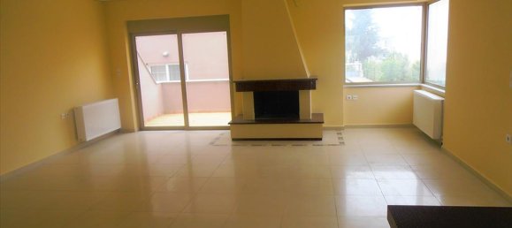 4 bedrooms Property in Loutraki, Greece No. 7892 3