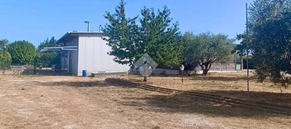 163m² Commercial property in Tortoreto, Italy No. 259065 2