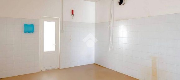 163m² Commercial property in Tortoreto, Italy No. 259065 14