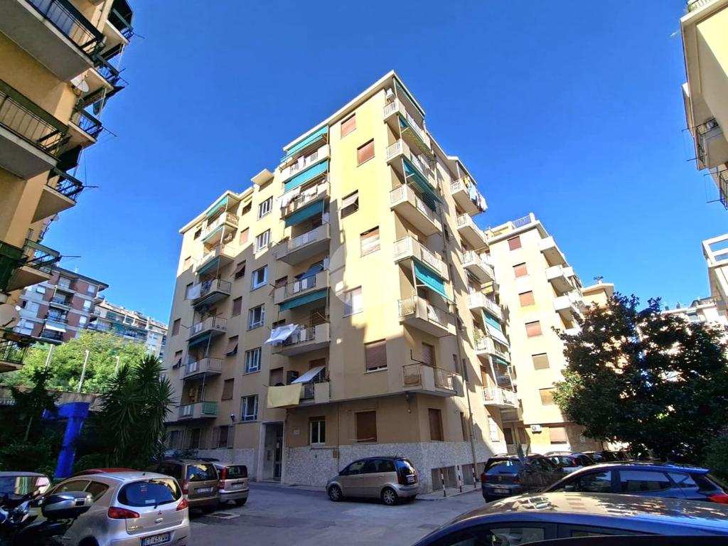2 bedrooms Apartment in Genoa, Italy No. 298341