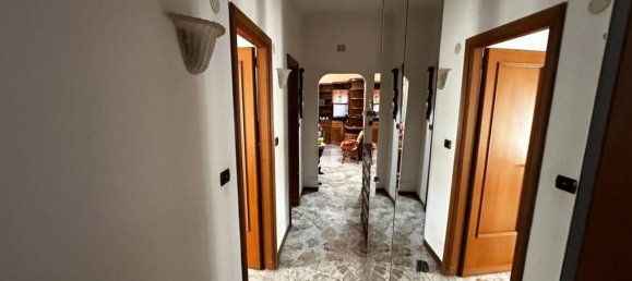 5-salle Appartement à Genoa, Italy No. 26680 16