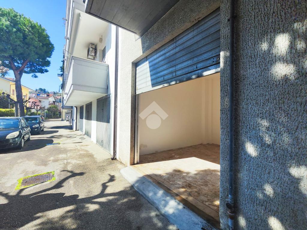 1غرفة مرآب في Silvi, Italy رقم 145702