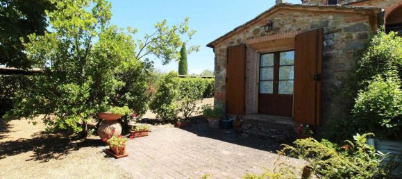2 bedrooms House in Castelnuovo Berardenga, Italy No. 1577 2