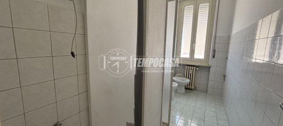 Apartamento de 3 divisões em Casale Monferrato, Italy N.º 274058 13
