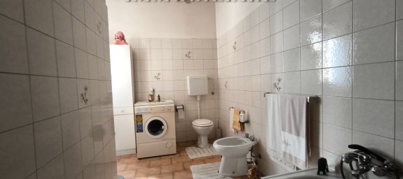 Квартира с 4 комнатами в Террануова Браччолини, Италия № 70901 18