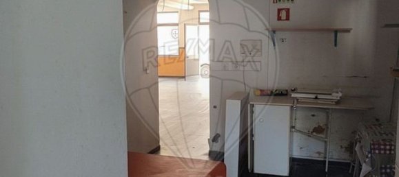 163m² Commercial property in Quelfes, Portugal No. 73374 11