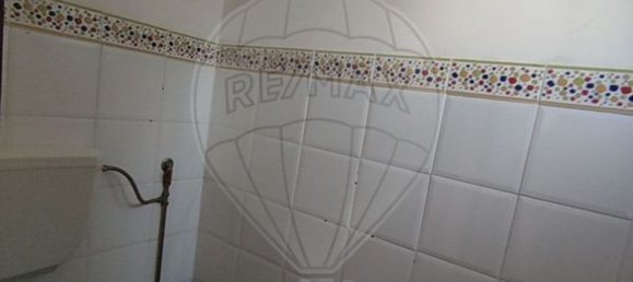 163m² Commercial property in Quelfes, Portugal No. 73374 3