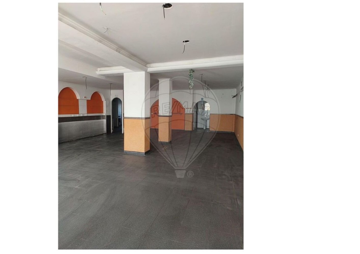 163m² Commercial property in Quelfes, Portugal No. 73374