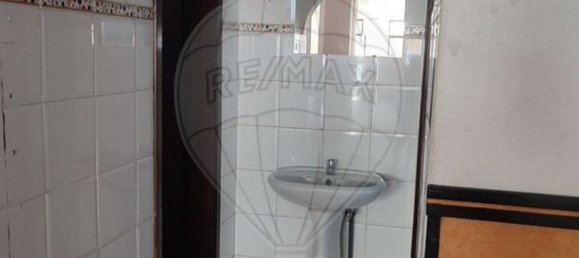 163m² Commercial property in Quelfes, Portugal No. 73374 2