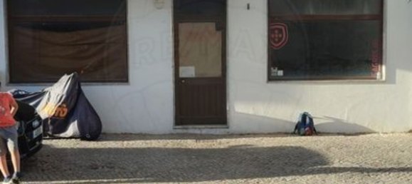 163m² Commercial property in Quelfes, Portugal No. 73374 5