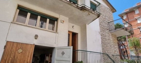 7 rooms Villa in Viareggio, Italy No. 39692 9