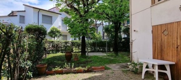 7 rooms Villa in Viareggio, Italy No. 39692 3