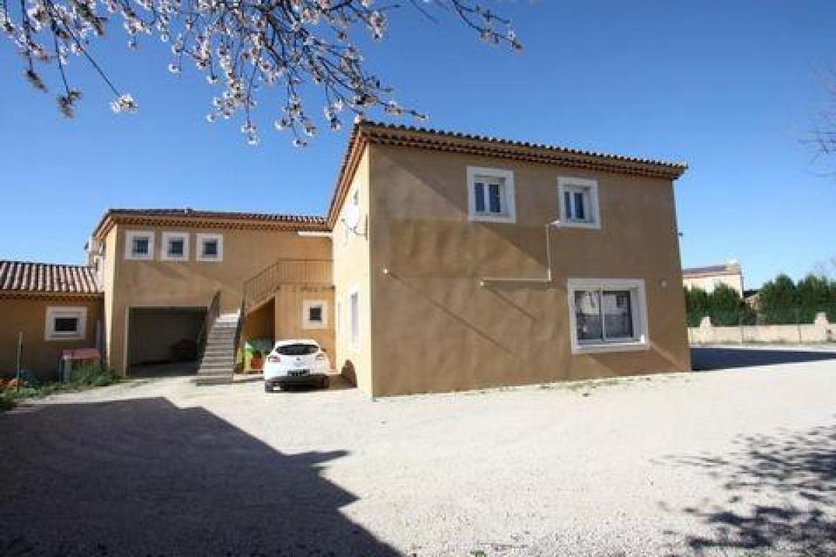 196m² Factory in Orange, France No. 18723