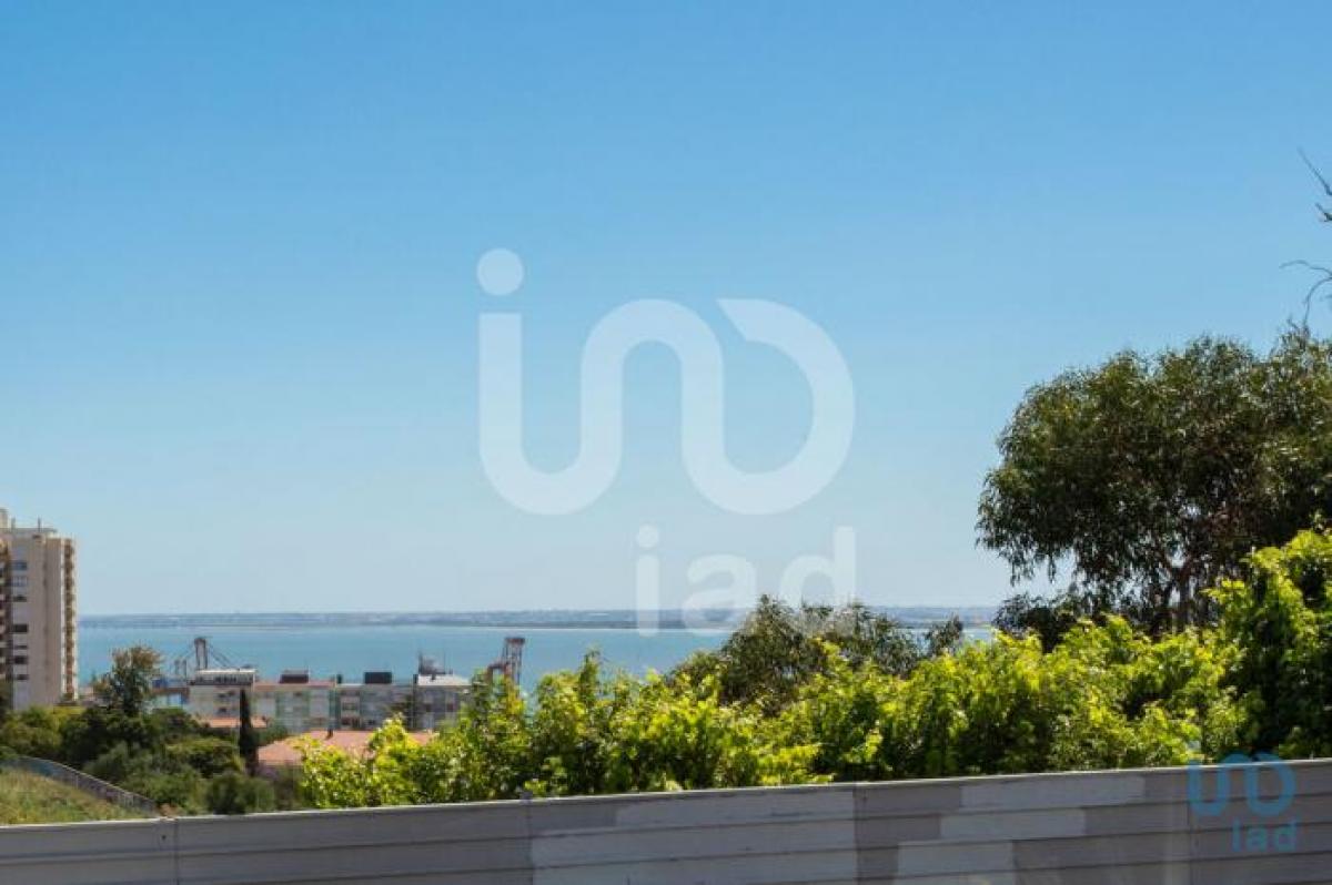 4 bedrooms Apartment in Lisbon, Portugal No. 4311