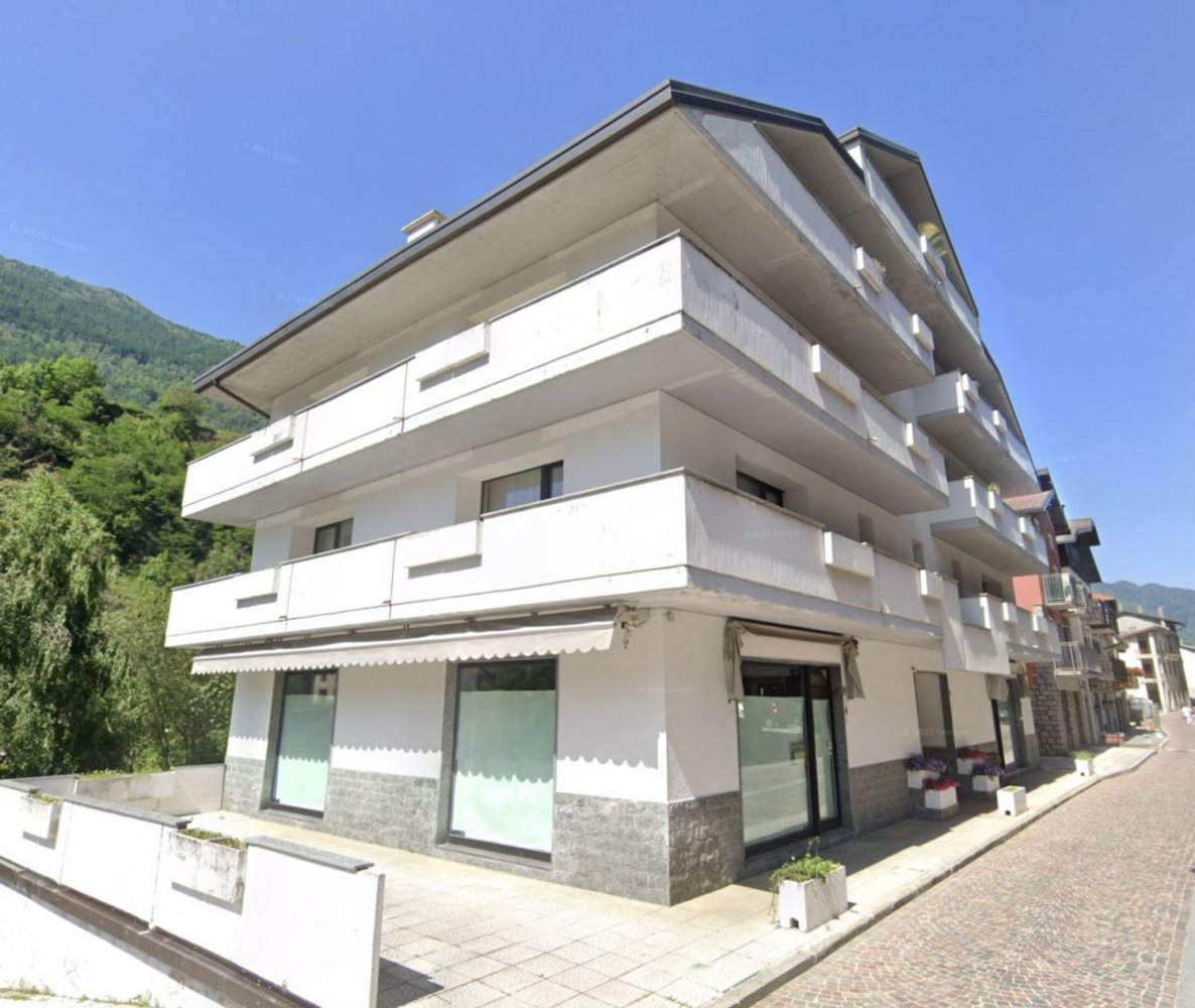 145m² Commercial property in Corteno Golgi, Italy No. 126923
