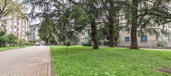 2 bedrooms Apartment in Milan, Italy No. 348604 22