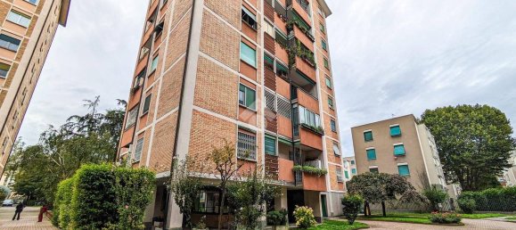 2 bedrooms Apartment in Milan, Italy No. 348604 18