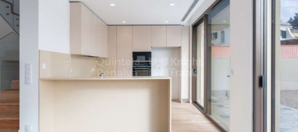 3 bedrooms House in Cascais, Portugal No. 122685 2