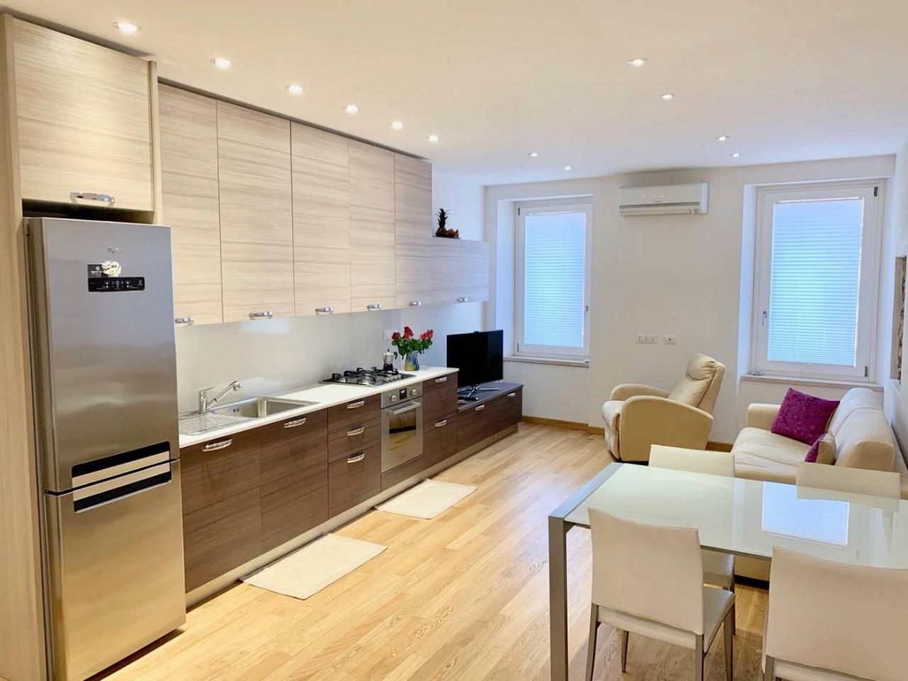 4 rooms Apartment in Verona, Italy No. 30516